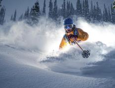 电竞赛场焦点！韩国队对阵日本队，意外判罚引发热议，比赛氛围紧张